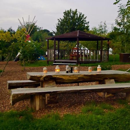 Plush Tents Yurt Village Chichester Luaran gambar