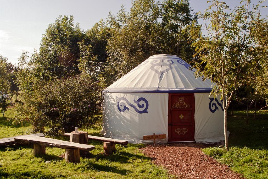 Plush Tents Yurt Village Chichester Bilik gambar