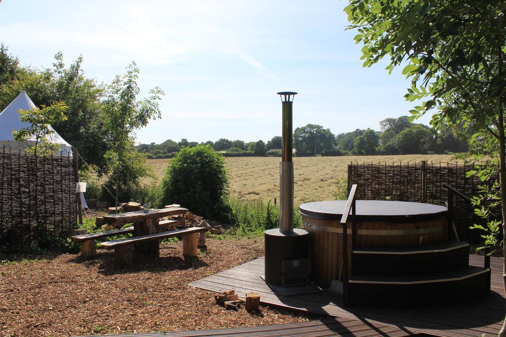 Plush Tents Yurt Village Chichester Luaran gambar