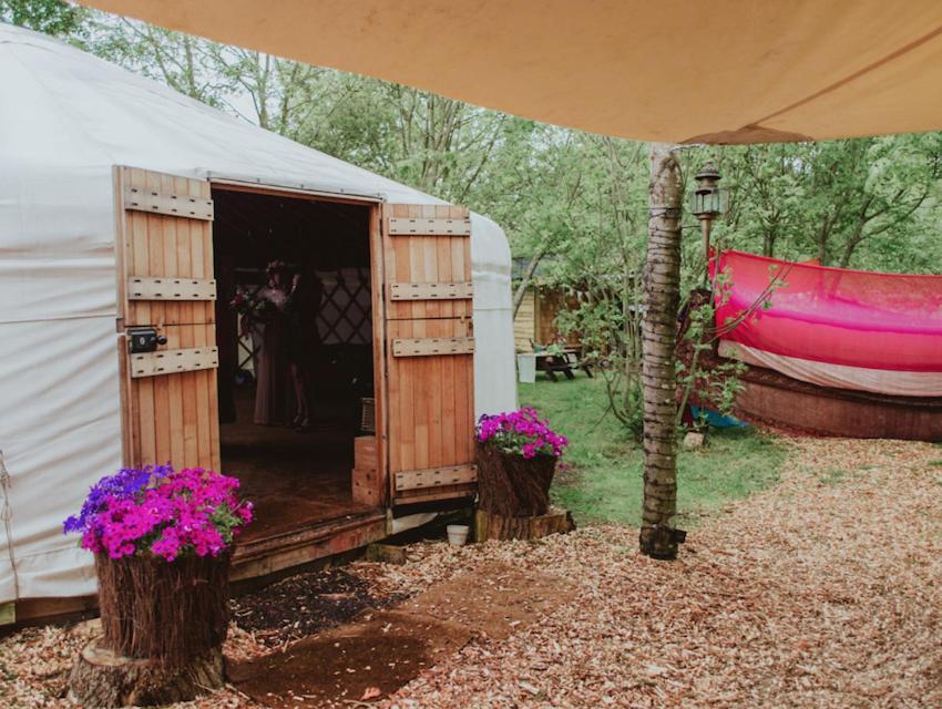 Plush Tents Yurt Village Chichester Luaran gambar