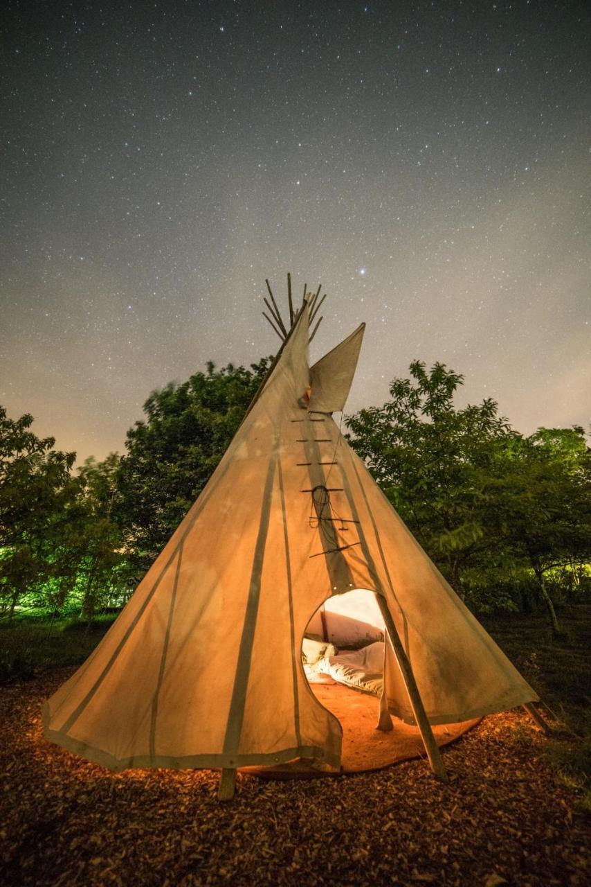 Plush Tents Yurt Village Chichester Luaran gambar